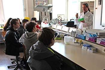 Spurensuche im Genlabor: ein genetischer Fingerabdruck überführt den Täter