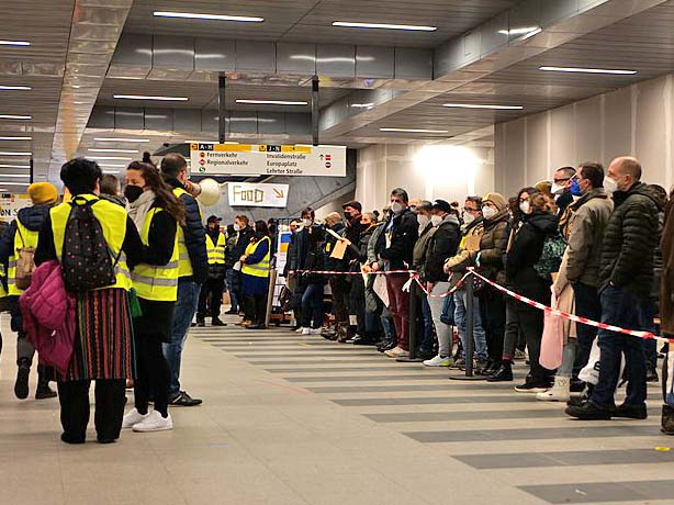 ukraine fluechtlinge im hauptbahnhof leonhard lenz cc0